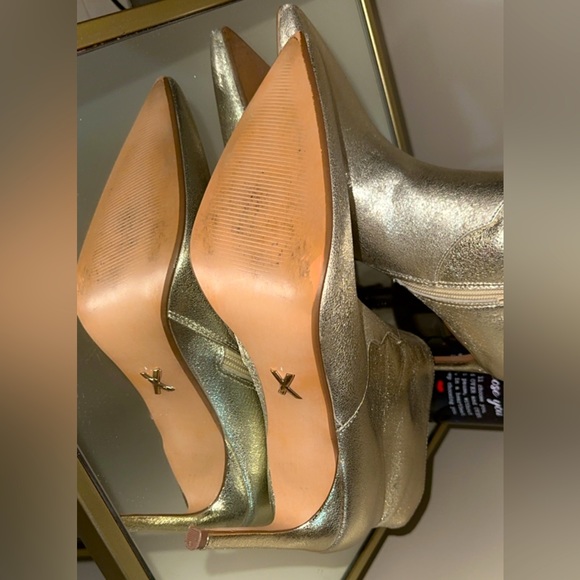 Express gold ankle boot, size 9 - Picture 4 of 4